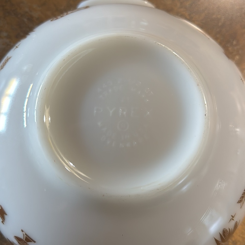 Vintage Cinderella Brown and white Pyrex bowl - Picture 5 of 5